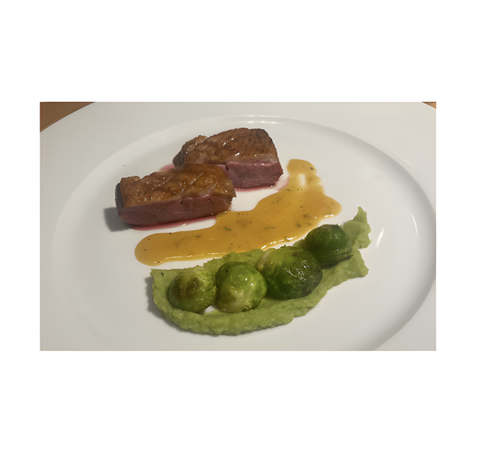 ENTENBRUST AUF ROSENKOHL MIT ORANGENSAUCE