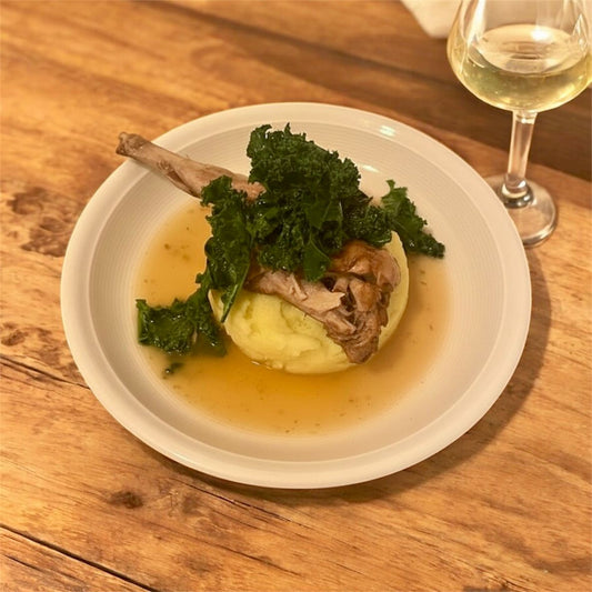 GESCHMORTE KANINCHENKEULEN